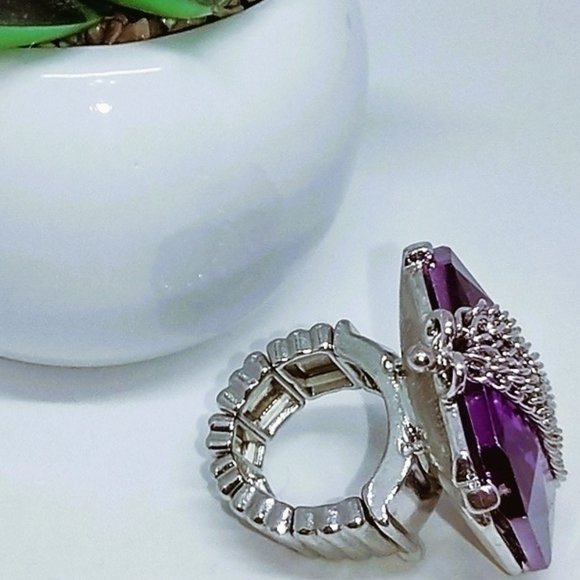 Large Violet Expandable Stretch Ring with Draping Chain - Picture 3 of 4